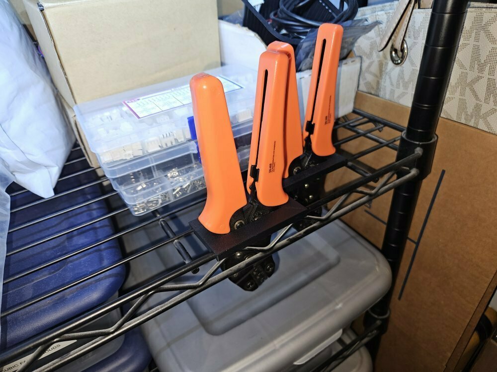 Free 3D file My wire rack shelf crimper pliers hanger・3D printable ...