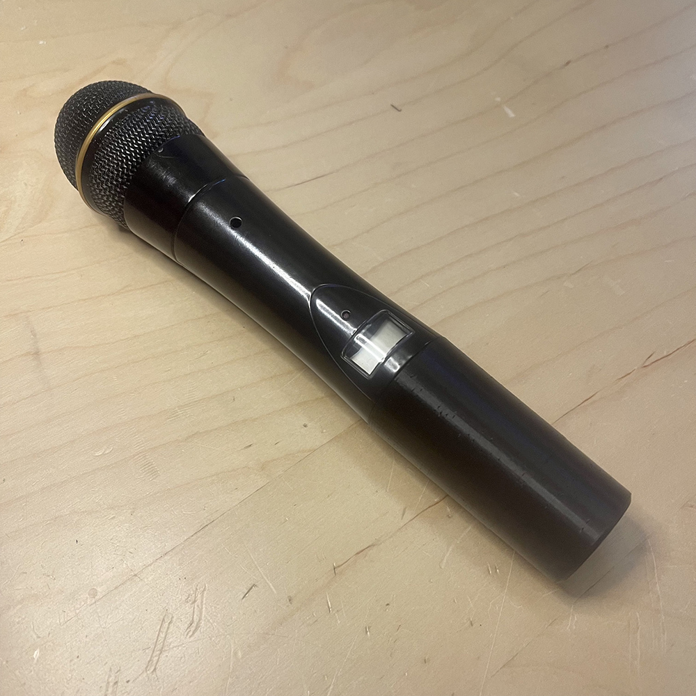 Free 3D file ElectroVoice Wireless Microphone Battery Cover・3D