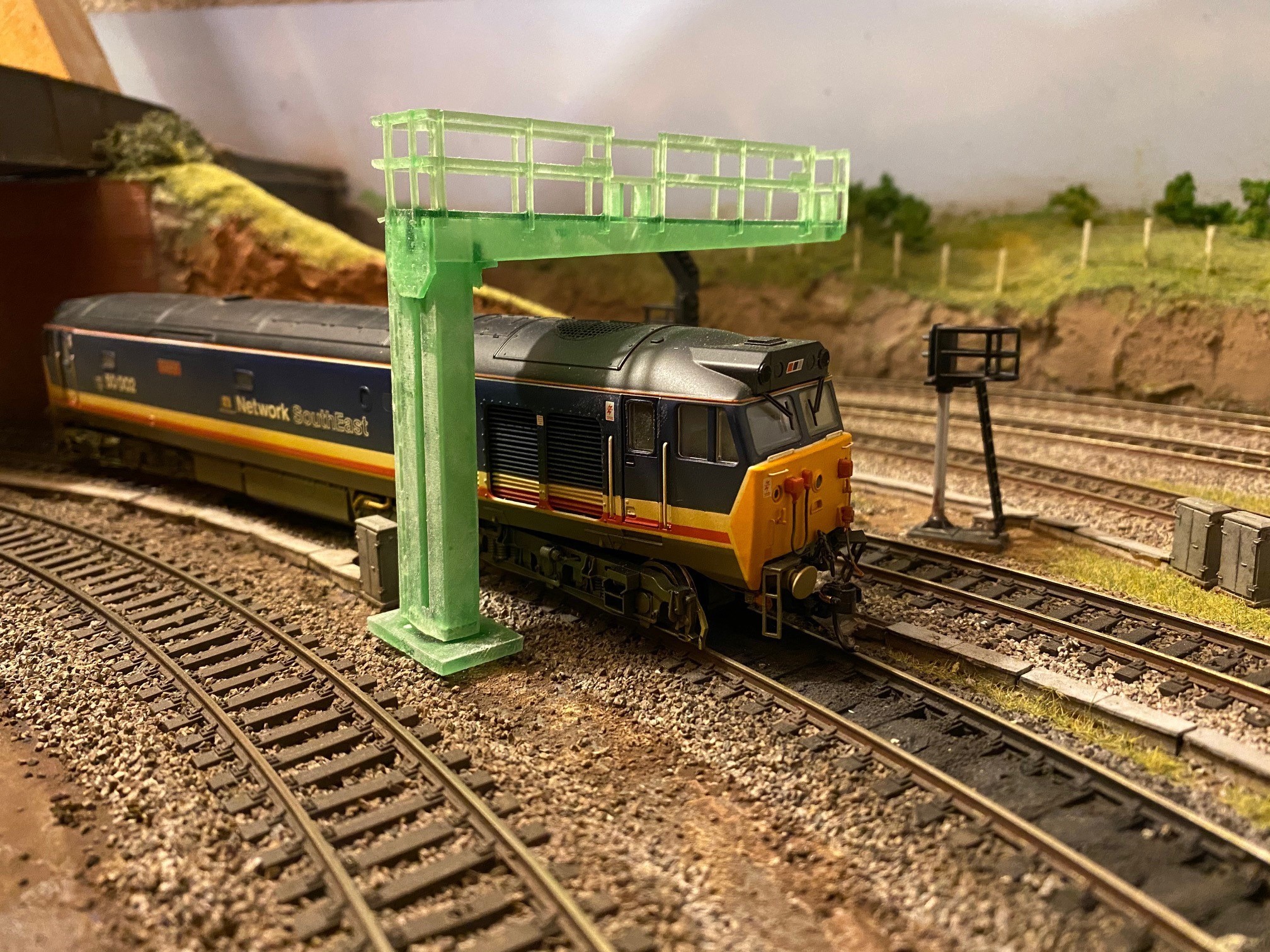 STL file OO Model Railway Modern Signal Gantry with hidden cable holes