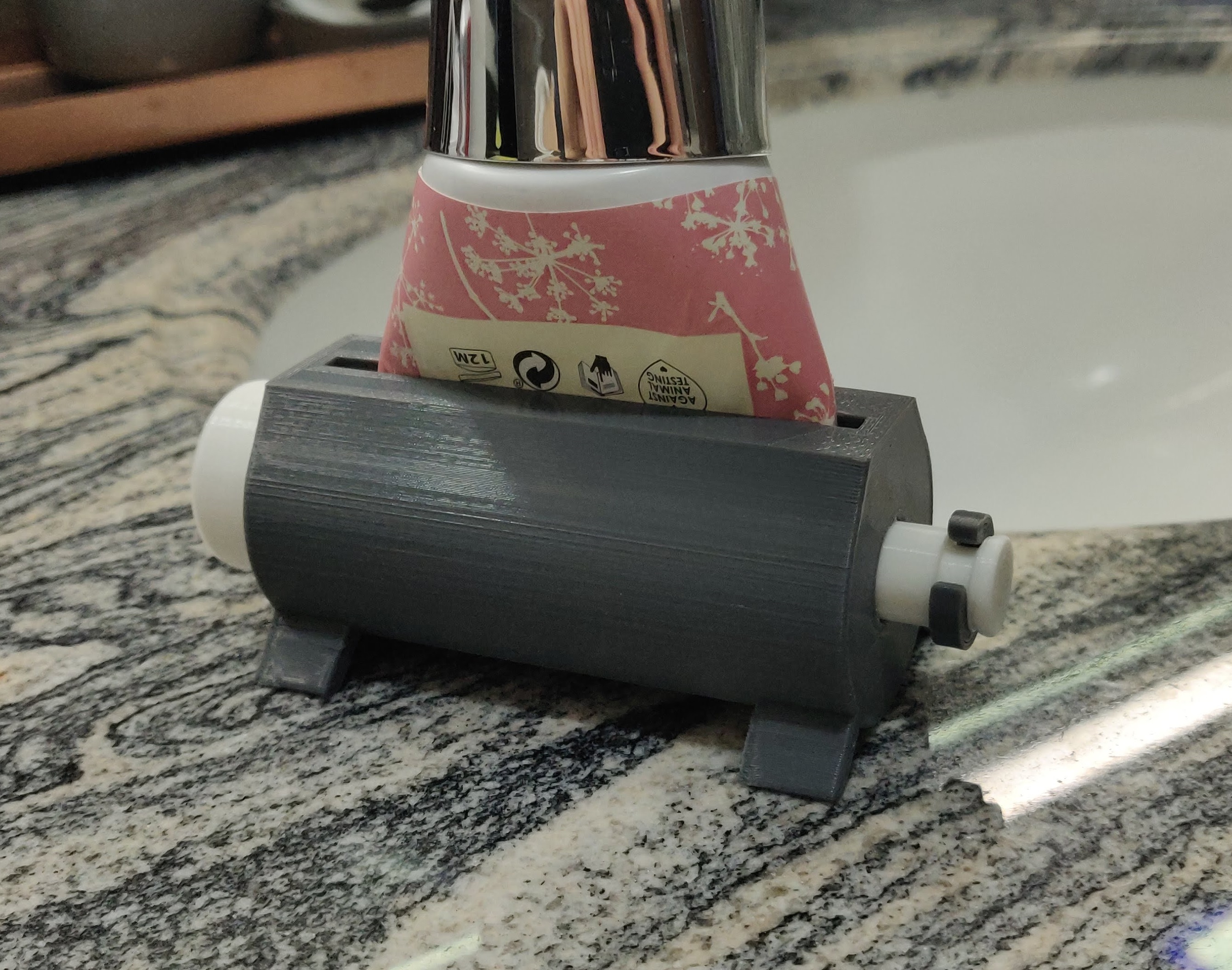 STL file toothpaste support and squeezer・3D printer model to download・Cults