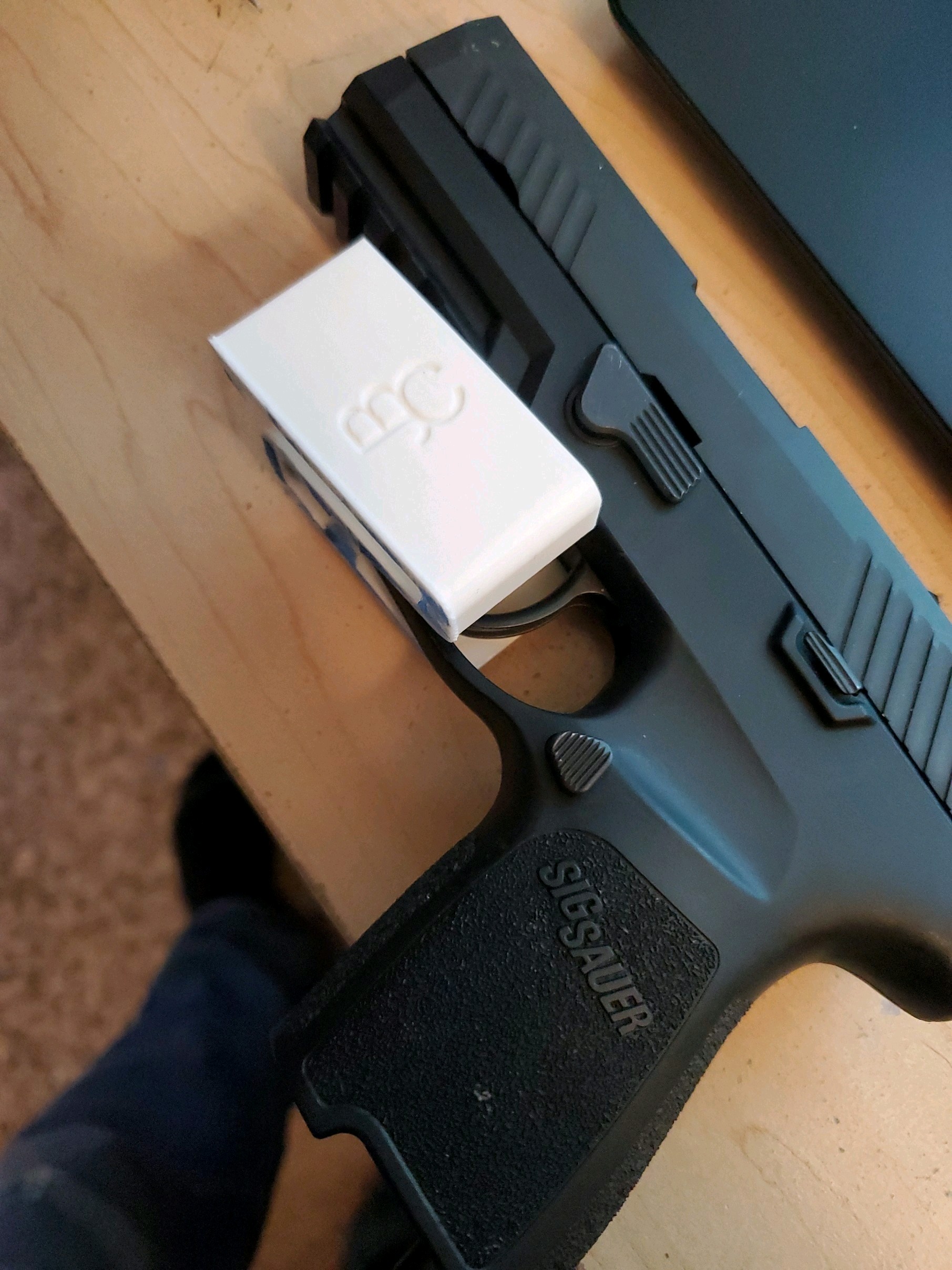 STL file sig p320 inseam holster 📱・Template to download and 3D print・Cults