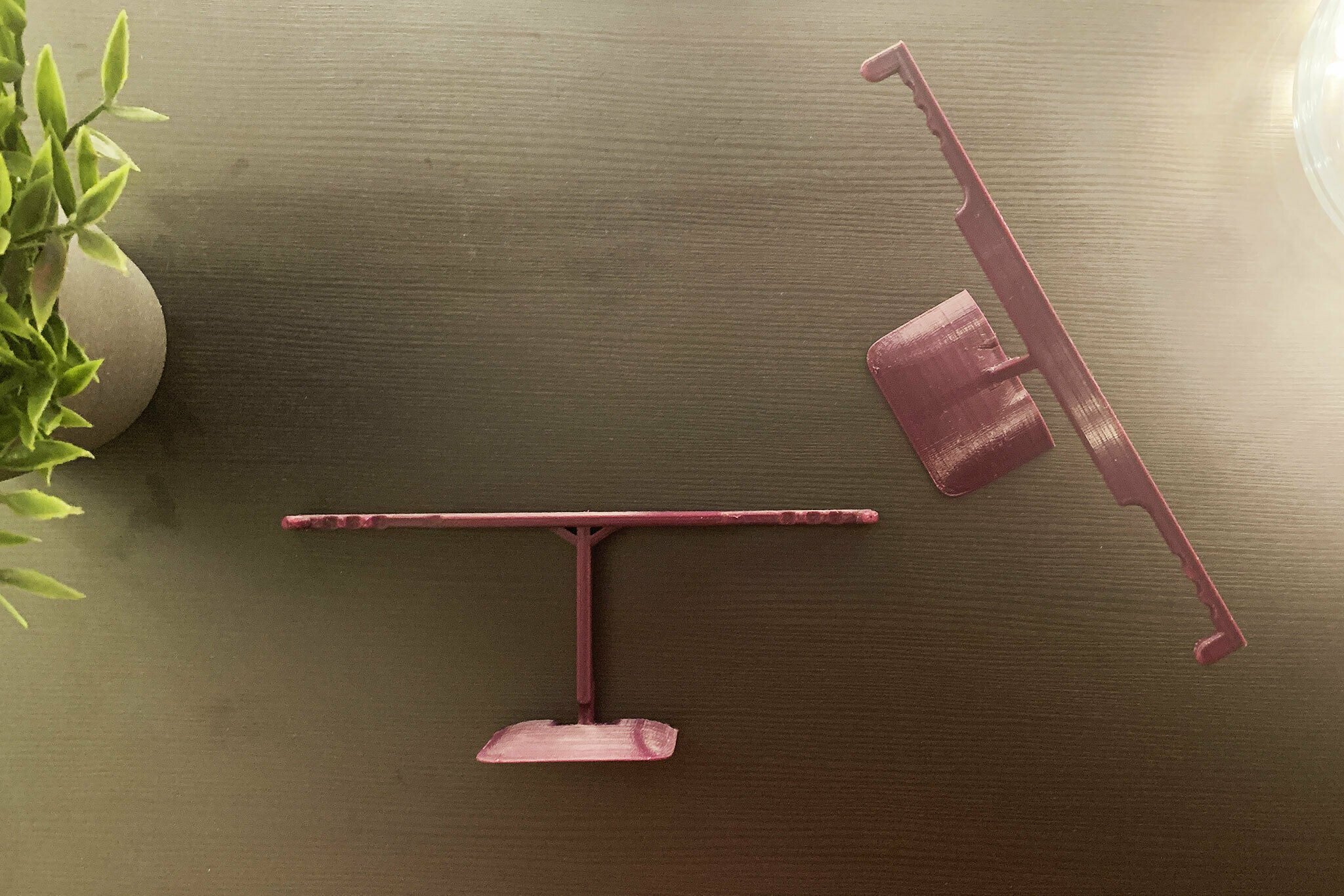 Archivo STL Glasses wall holder・Diseño de impresora 3D para descargar・Cults
