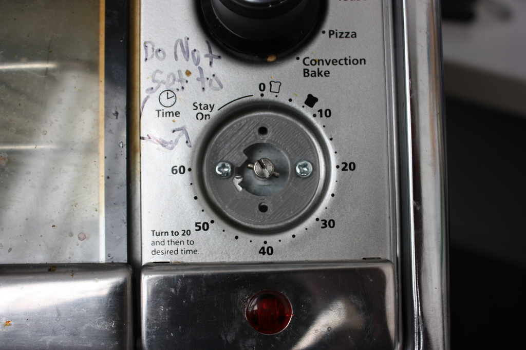 Free 3D file Oster toaster/convection oven "Stay On" disabler・3D