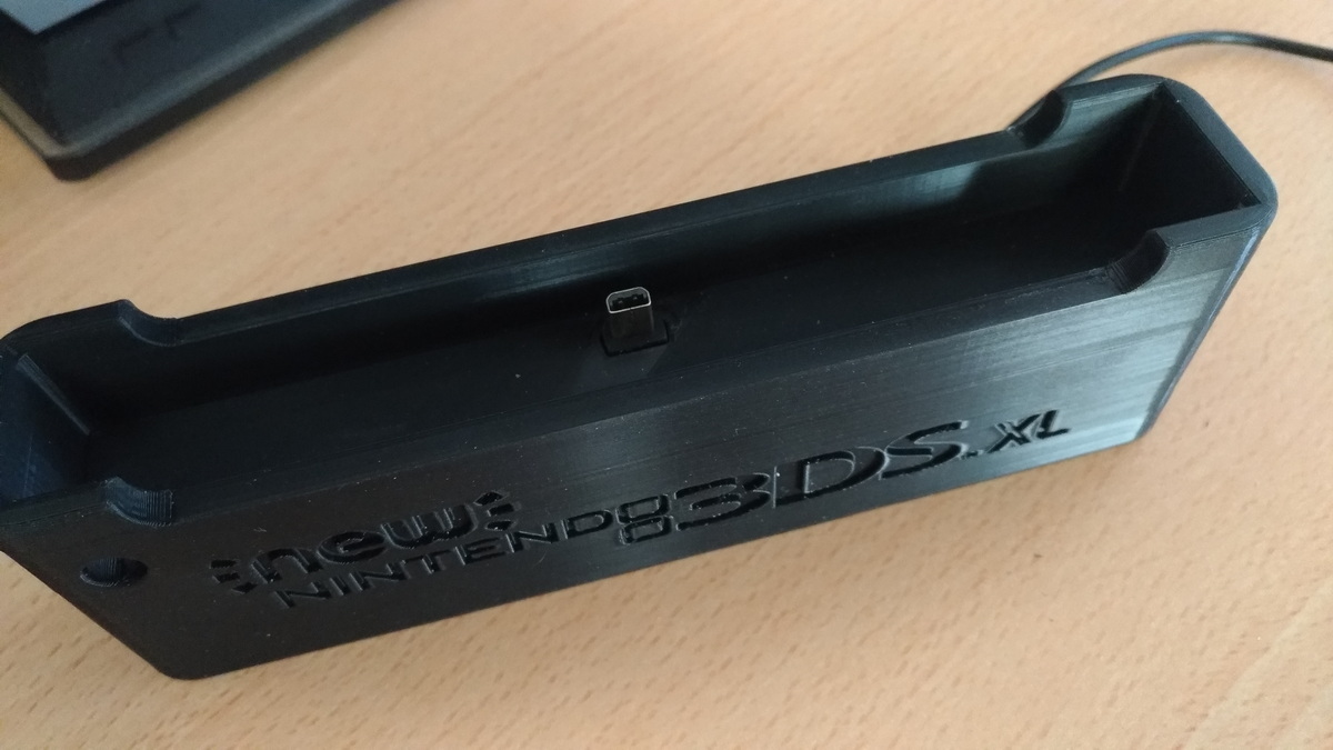 STL file New 3ds XL/LL Charging Stand 🆕・3D printing template to