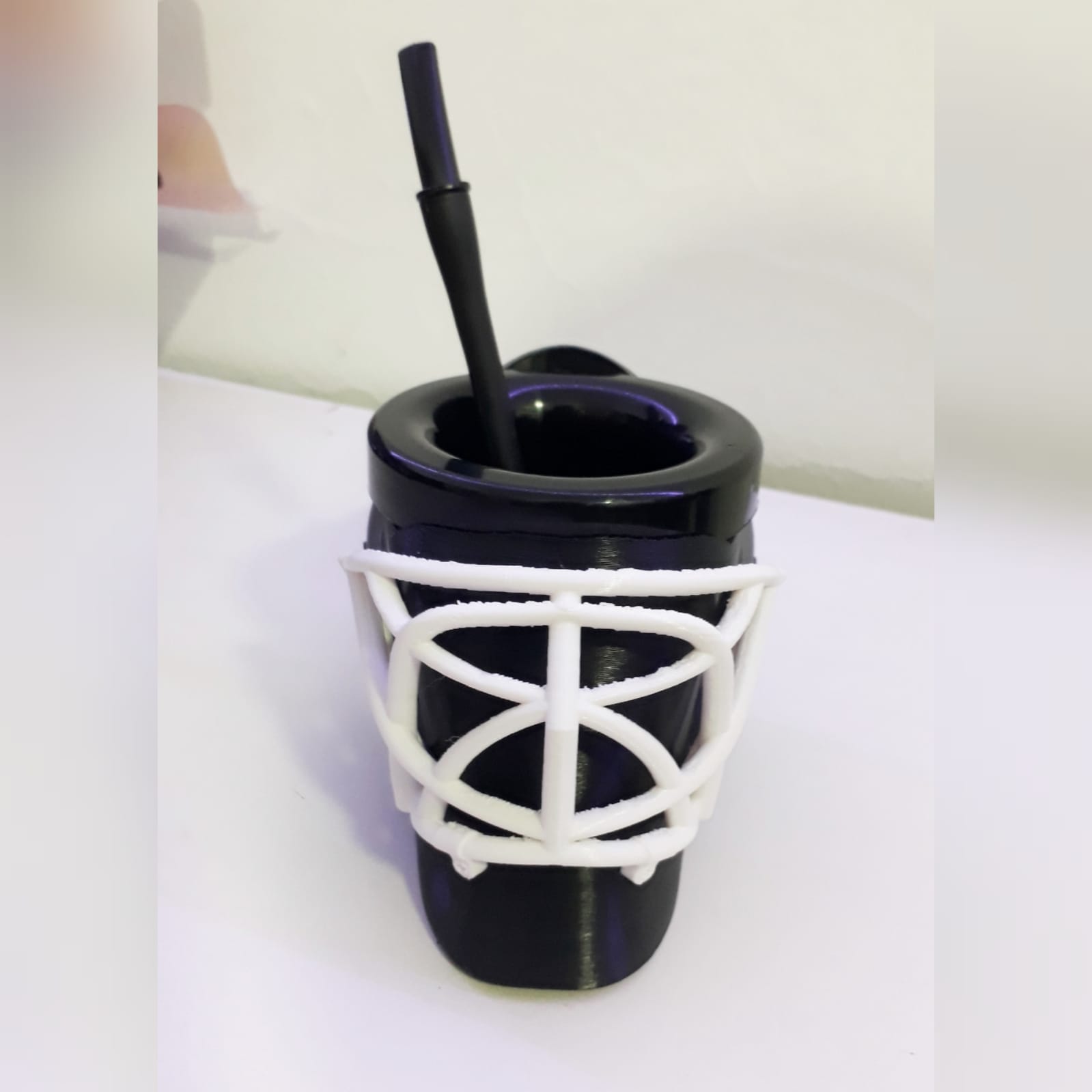 STL file MATE CASCO ARQUERO DE FIELD HOCKEY / GOALKEEPER HELMET