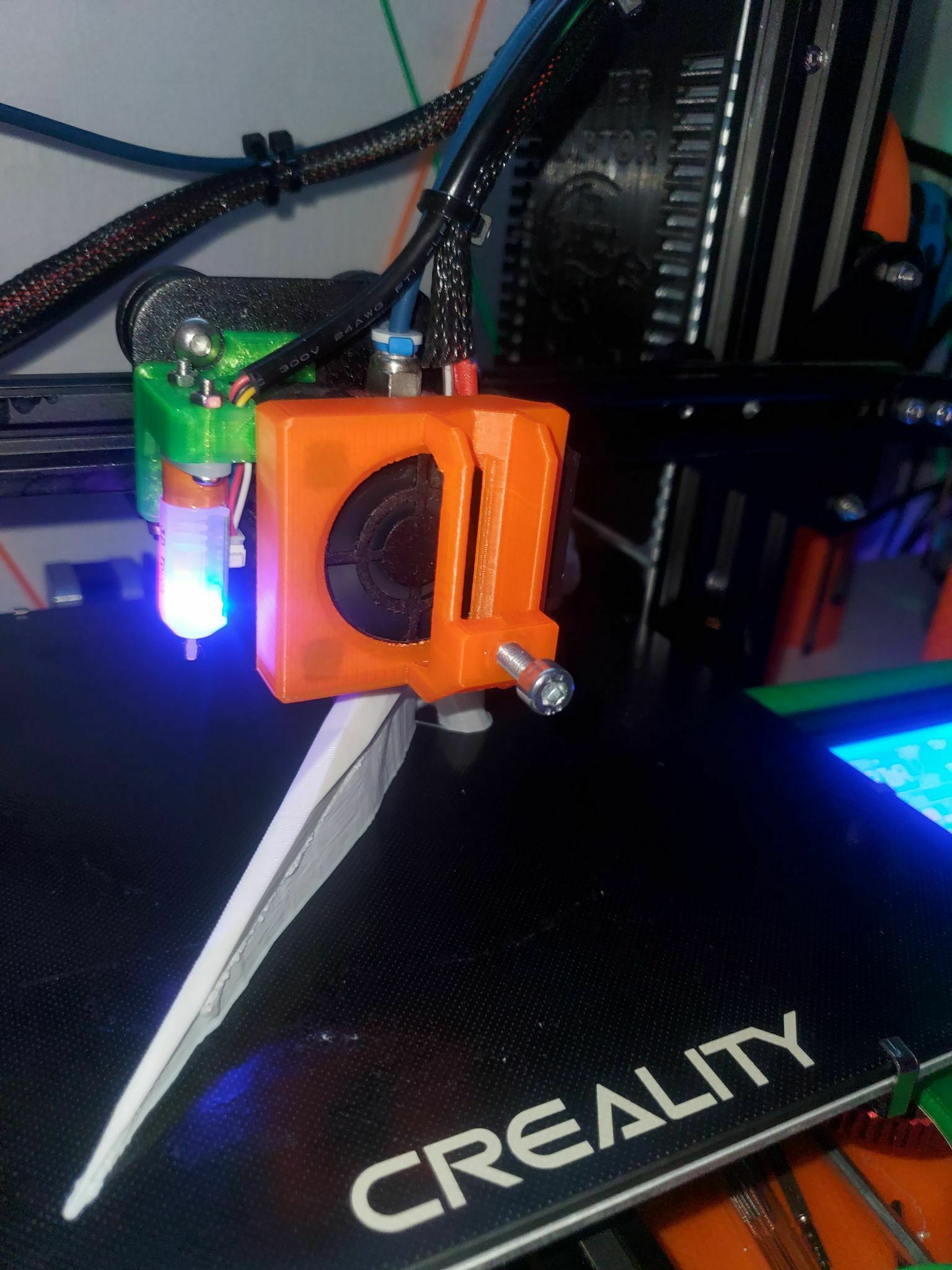 Free STL file ENDER 3 pen holder with printing design to