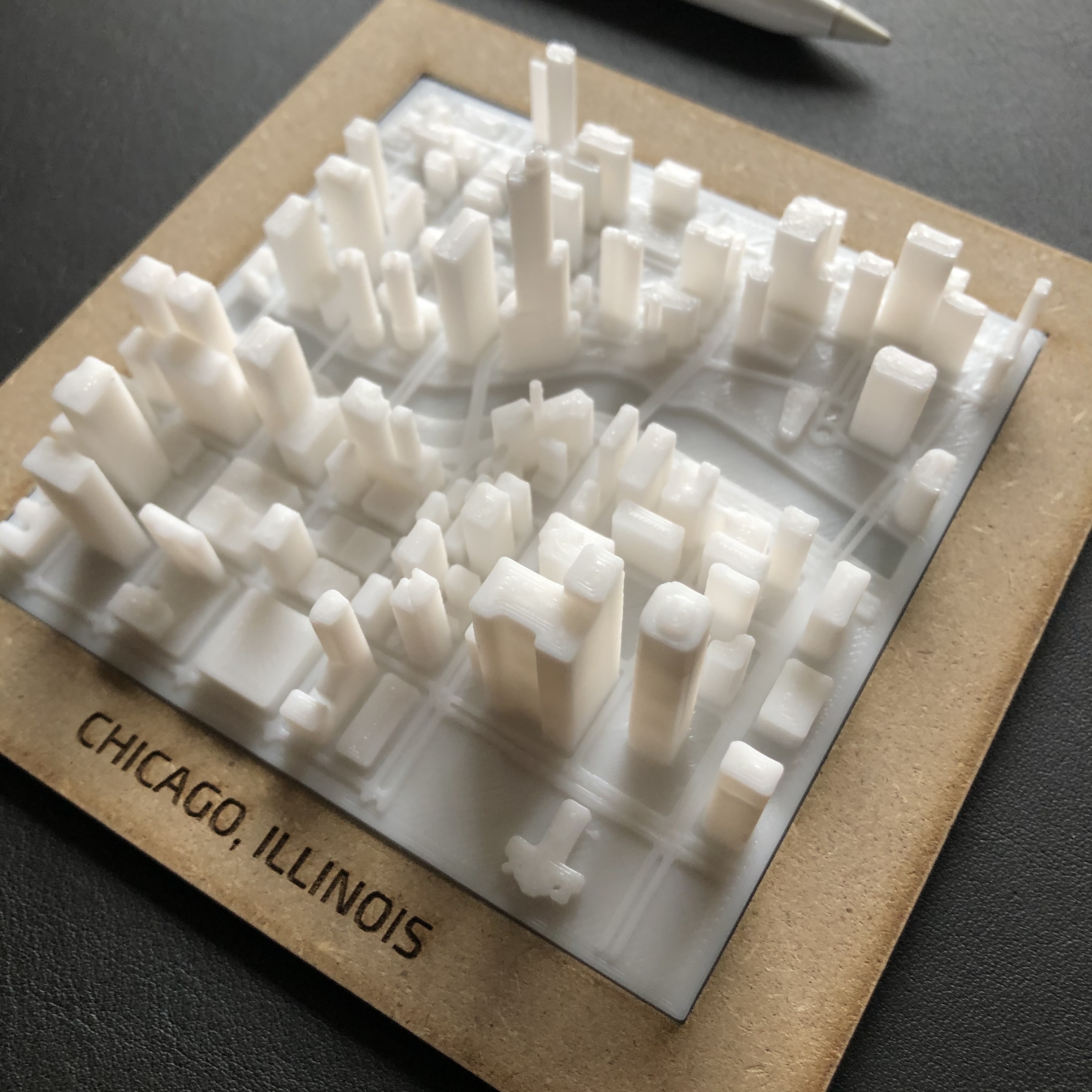 Free STL file CHICAGO FRAMED WALL ART CITYSCAPE ARCHITECTURE BUILDINGS