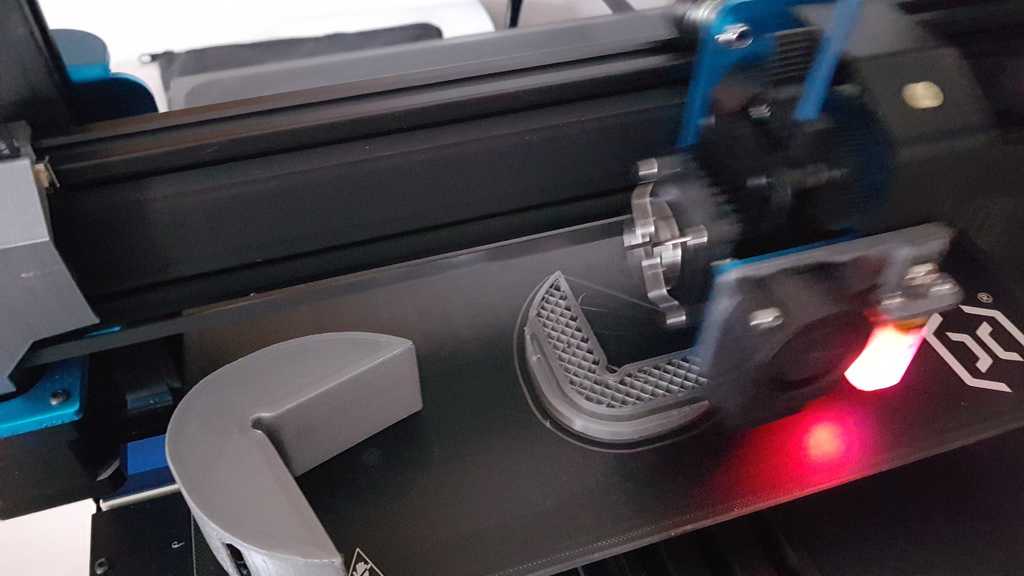 Free STL file Strap Clamp Corners 🗜️・3D printer model to download・Cults