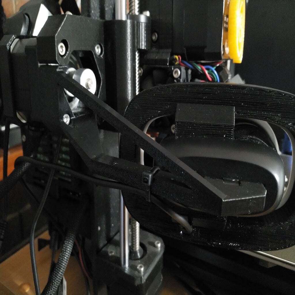 Free STL file Logitech C270 long mount Prusa i3 Mk3 with nut &amp; extra ...