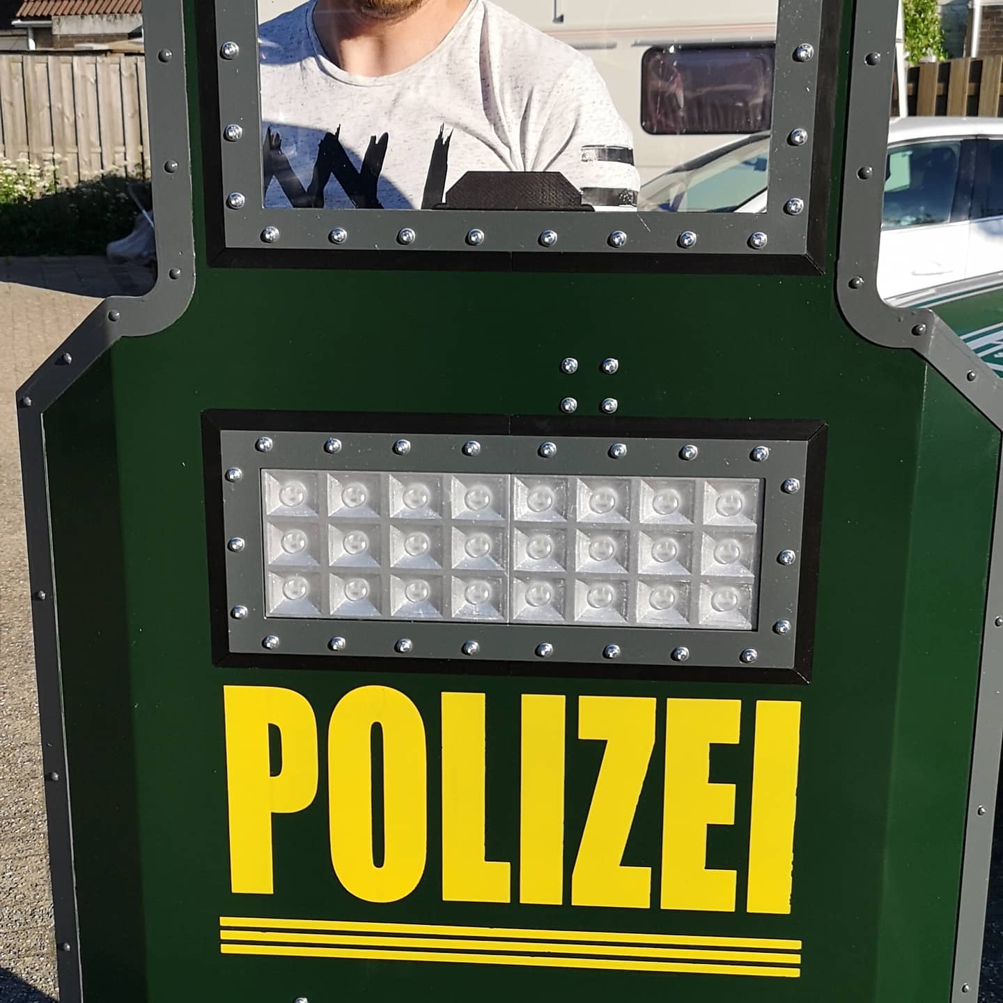 STL file R6 siege BLits shield 🛡️・3D printer design to download・Cults