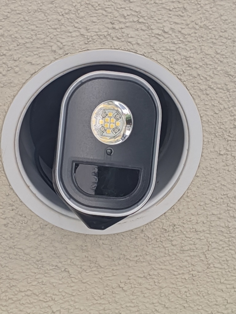 Free STL file Usb Charger Bulb Socket with bracket for Arlo light or