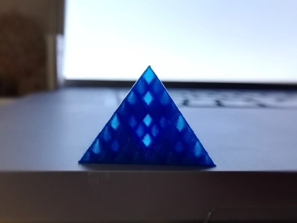 Free 3D file Customizable spiral vase Sierpinski pyramid (subtractive ...