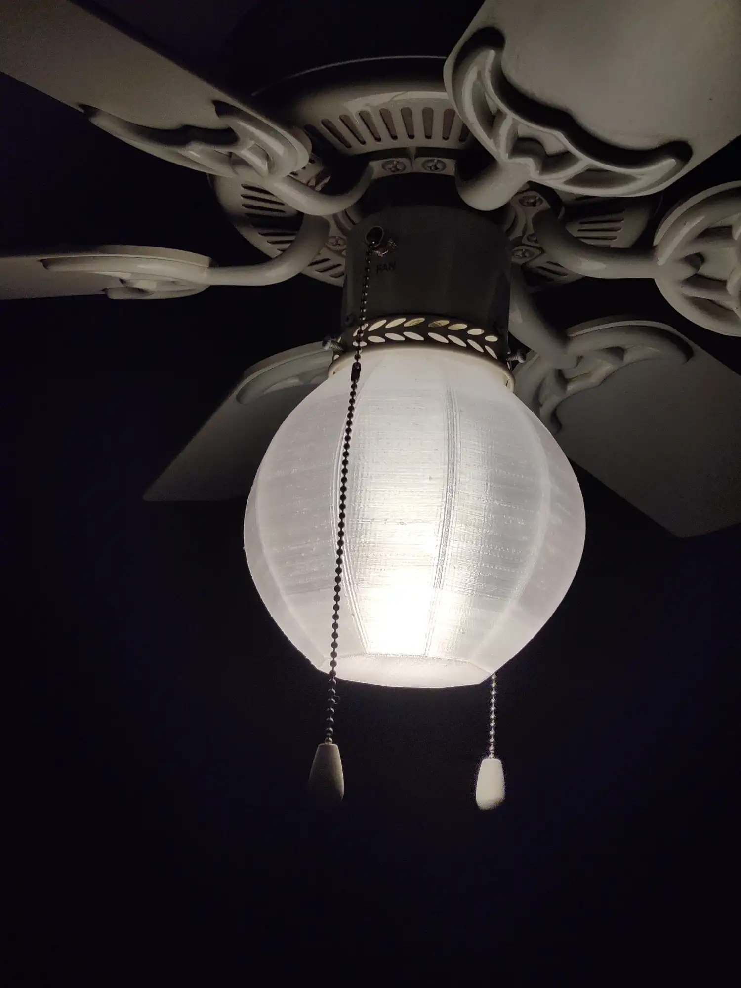 Free 3D file Ceiling Fan Light Globe・3D printable model to download・Cults