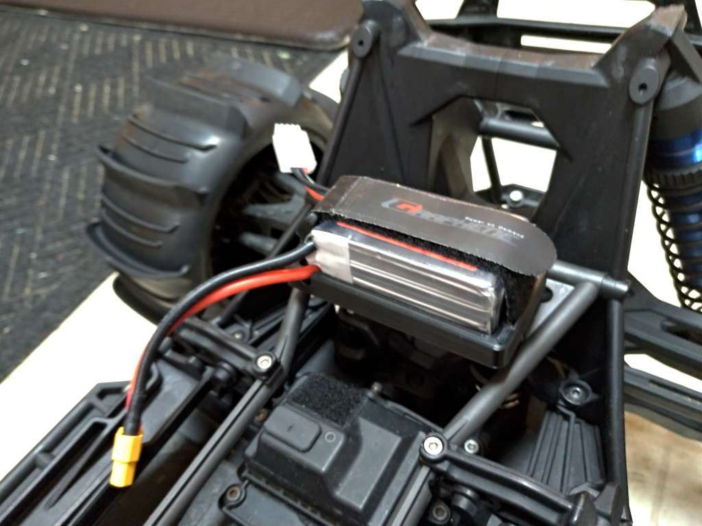 Free STL file Xmaxx Battery Tray (for cooling fans) 🔋・3D print model to