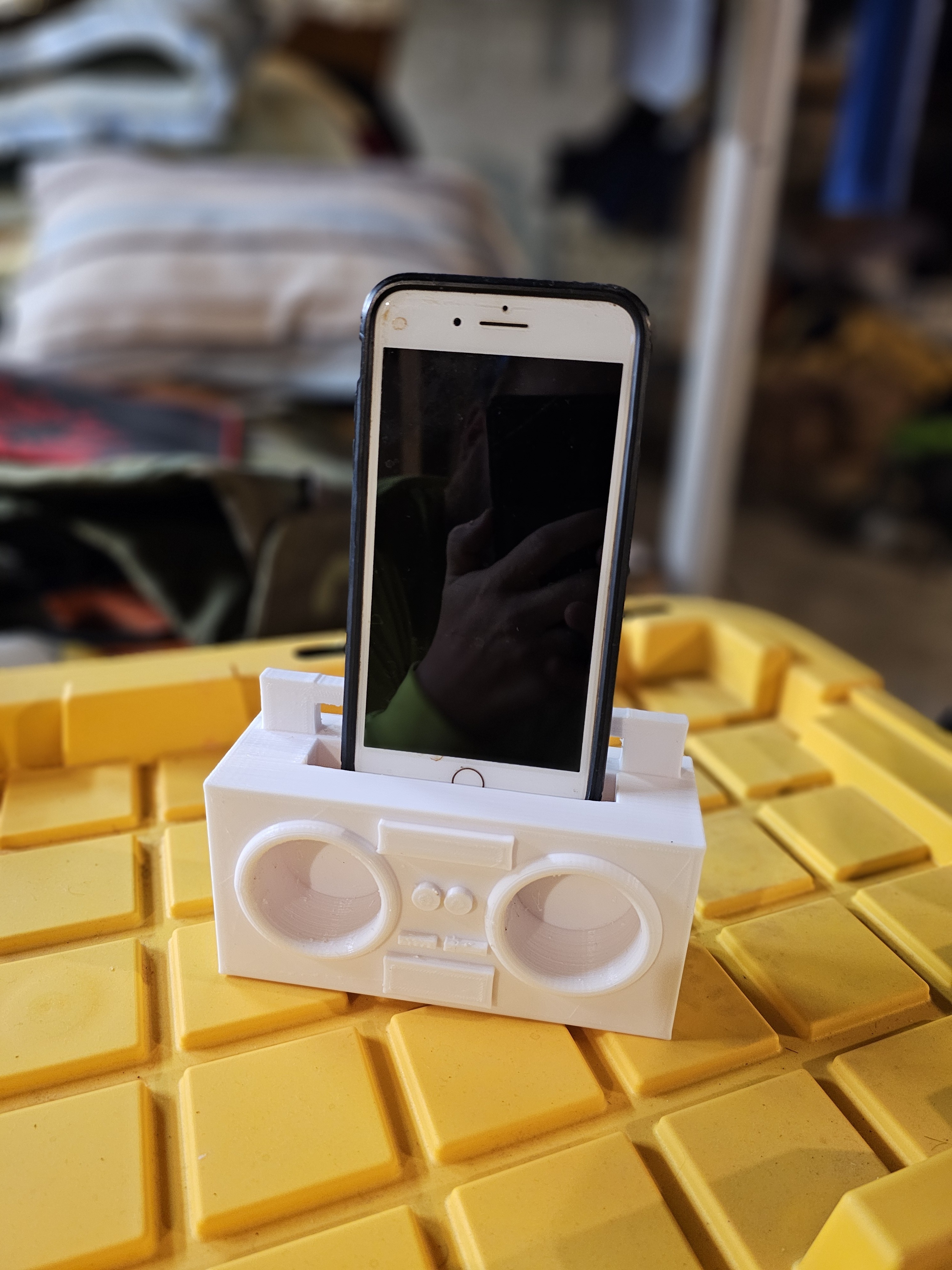 3D file Boombox Phone Charger Speaker amp v4 📞・Model to download and 3D