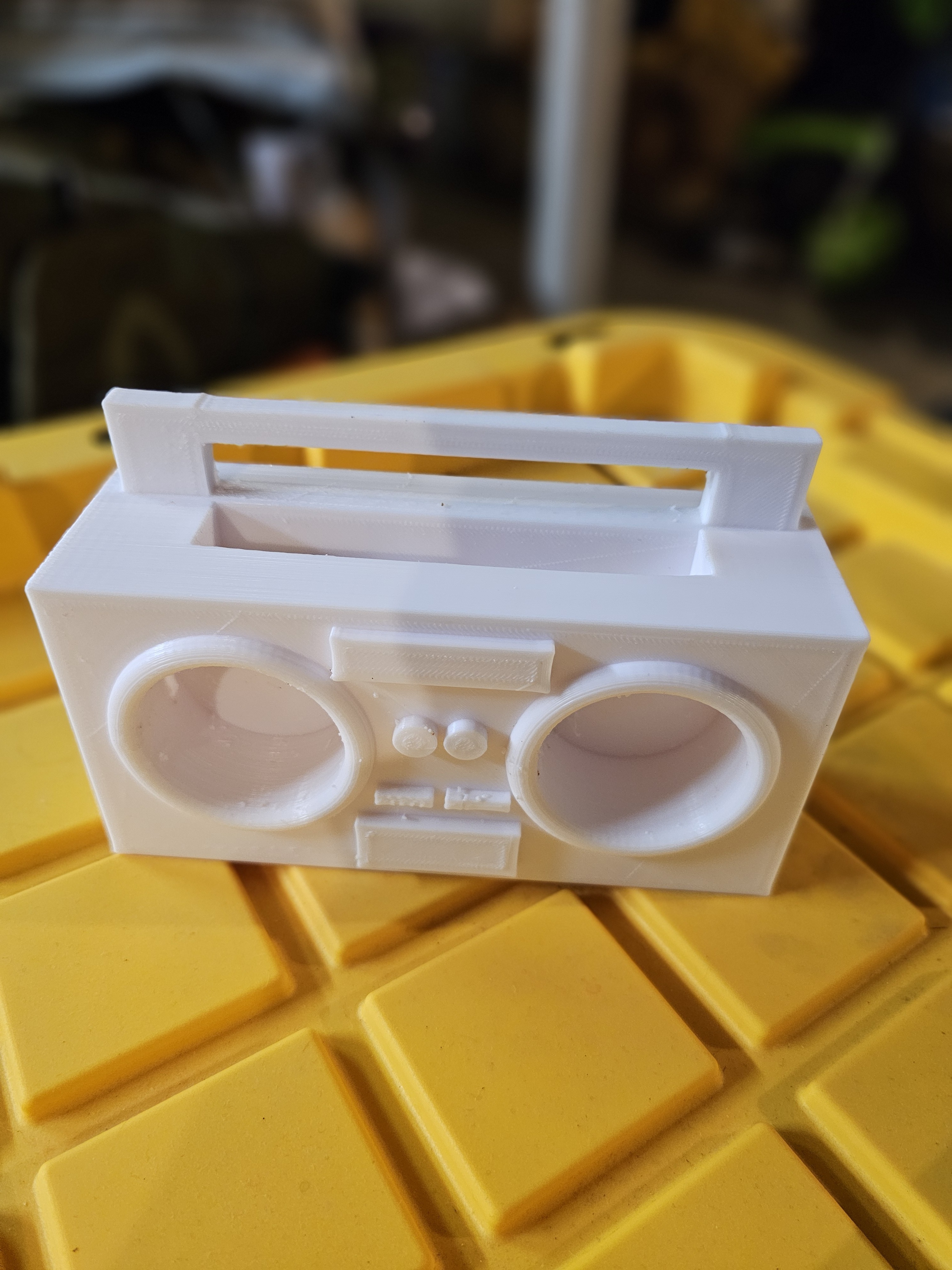 3D file Boombox Phone Charger Speaker amp v4 📞・Model to download and 3D