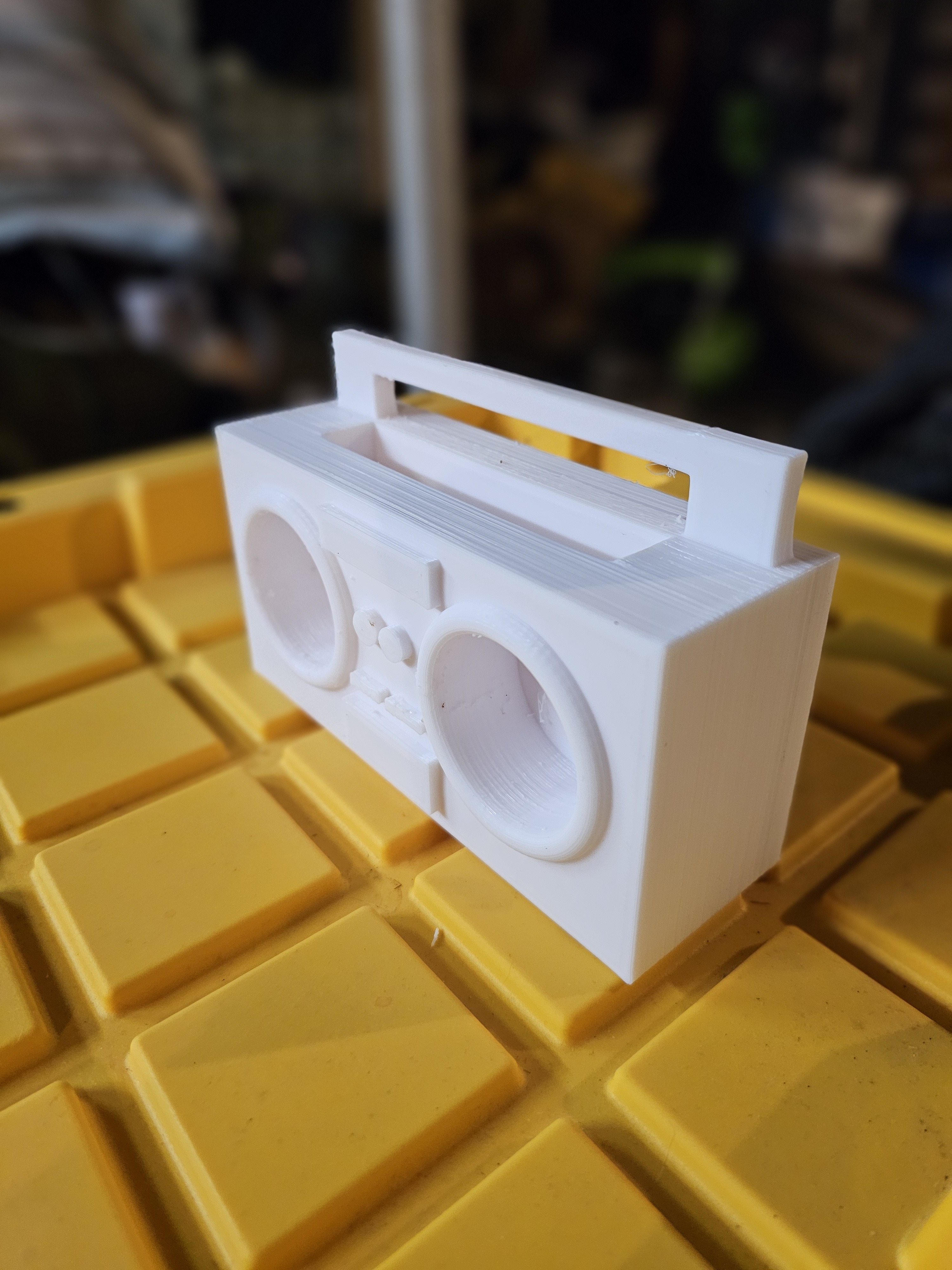 3D file Boombox Phone Charger Speaker amp v4 📞・Model to download and 3D