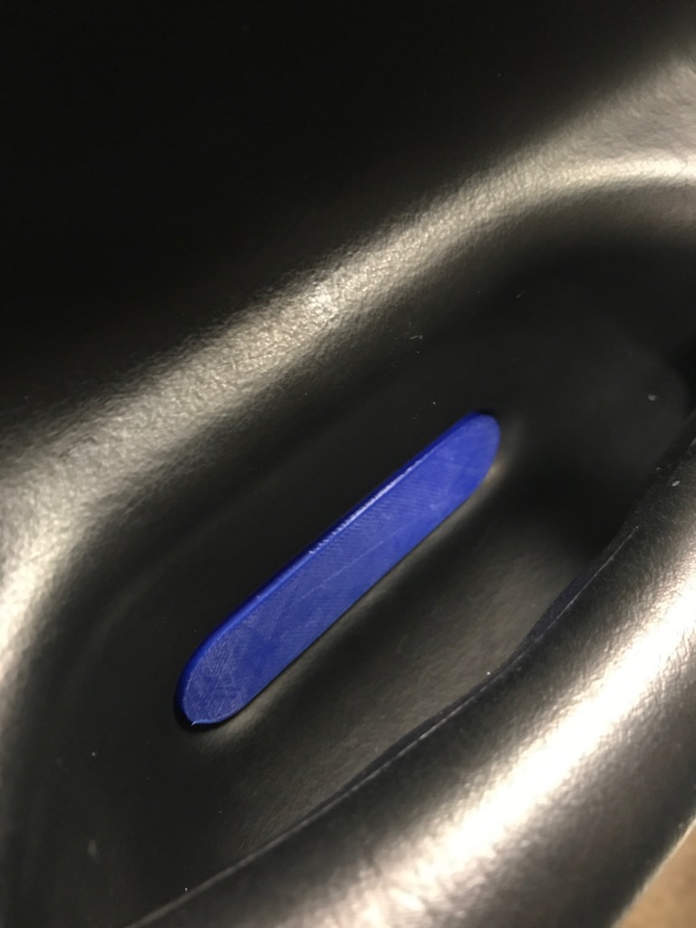 Free 3D file C5 Corvette Door Panel Access Cover Plug・3D printing idea