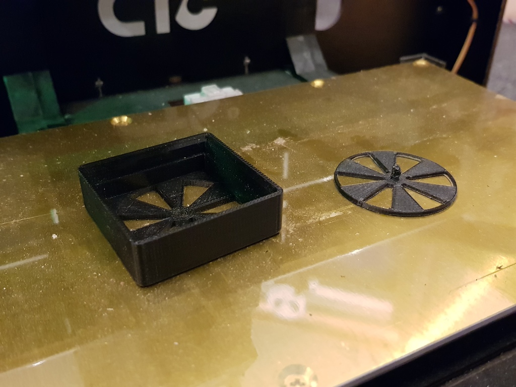 Free 3D file Adjustable Cooling fan, grill, cover. Air flow limiter