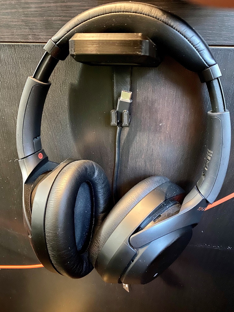 Free 3D file Wall Mount Headphone Hook with USB Cable Holder・3D