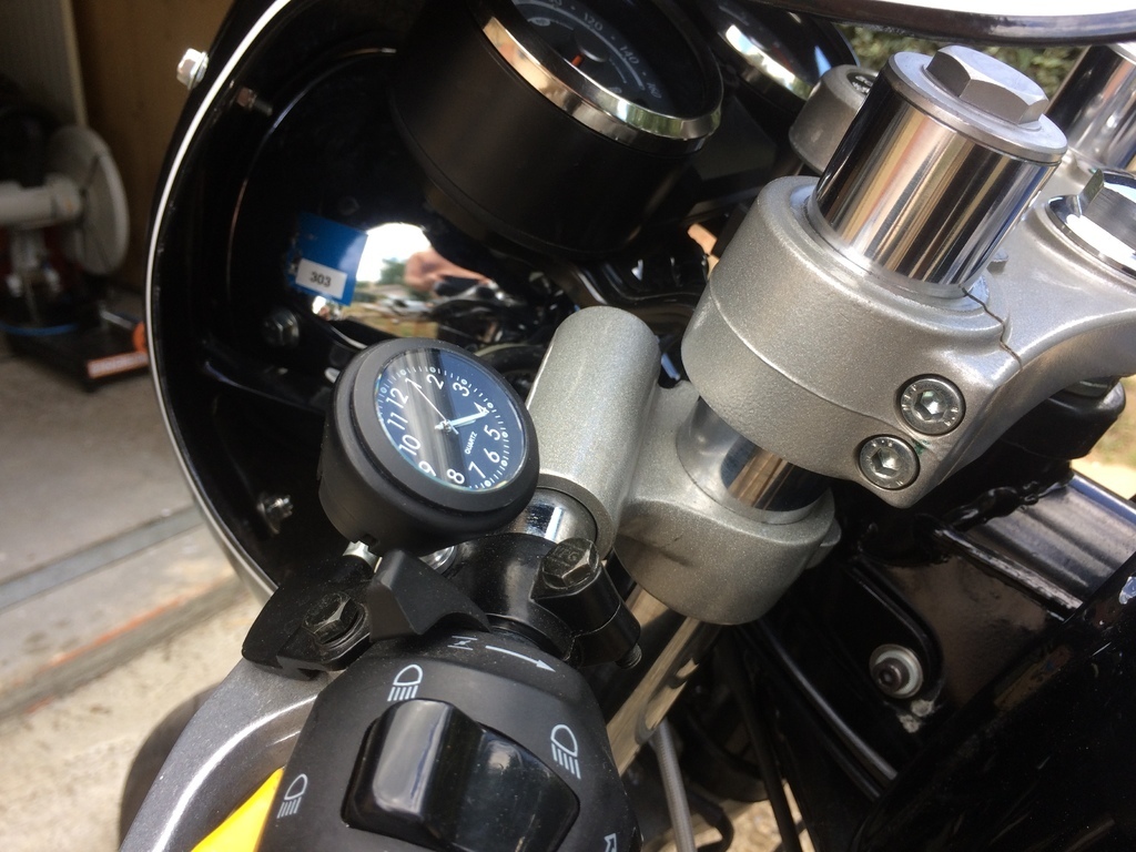 Free 3D file Handlebar Watch Mount ⌚・Model to download and 3D print・Cults