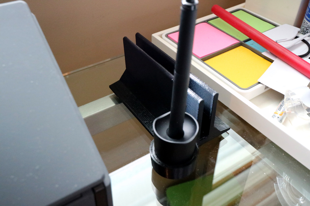 3D file Tablet Stand w/ stylus holder 🖥️・3D printing idea to