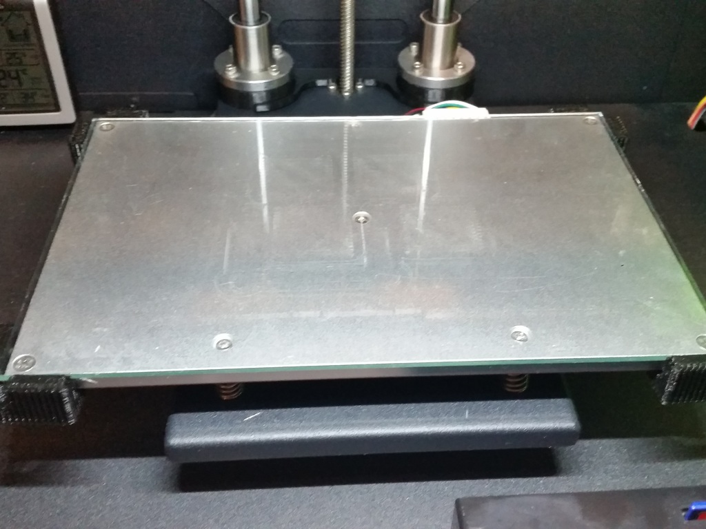 Free 3D file Qidi Tech Glass Plate Clips for 1/8
