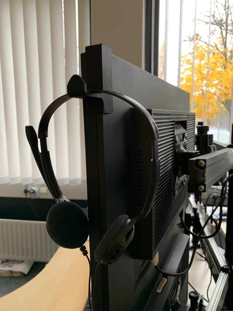 Free 3D file Headset-Haken für den Monitor / Monitor Headset Hook ...