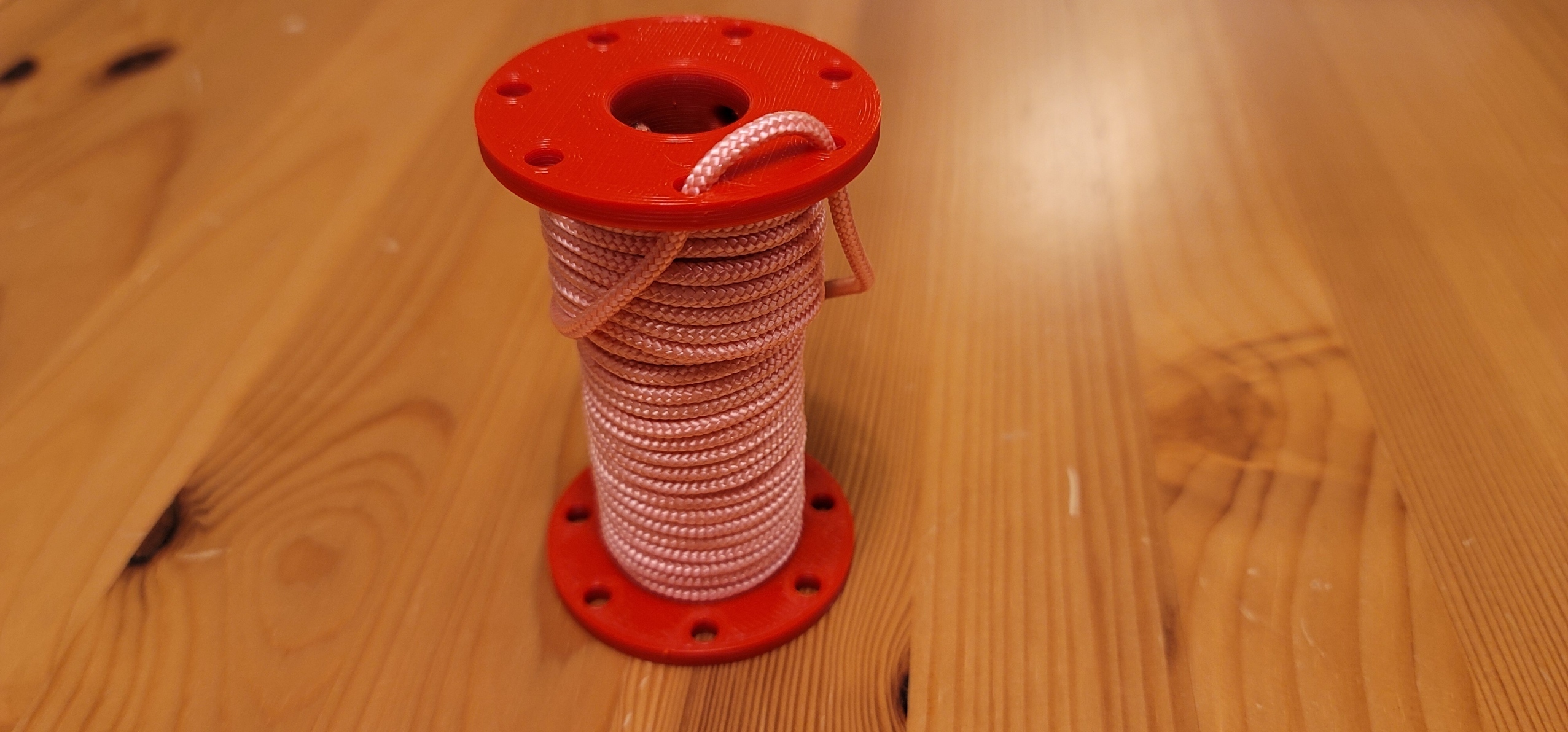 Free 3D file Paracord or String Spool 🎲・3D printing idea to download・Cults