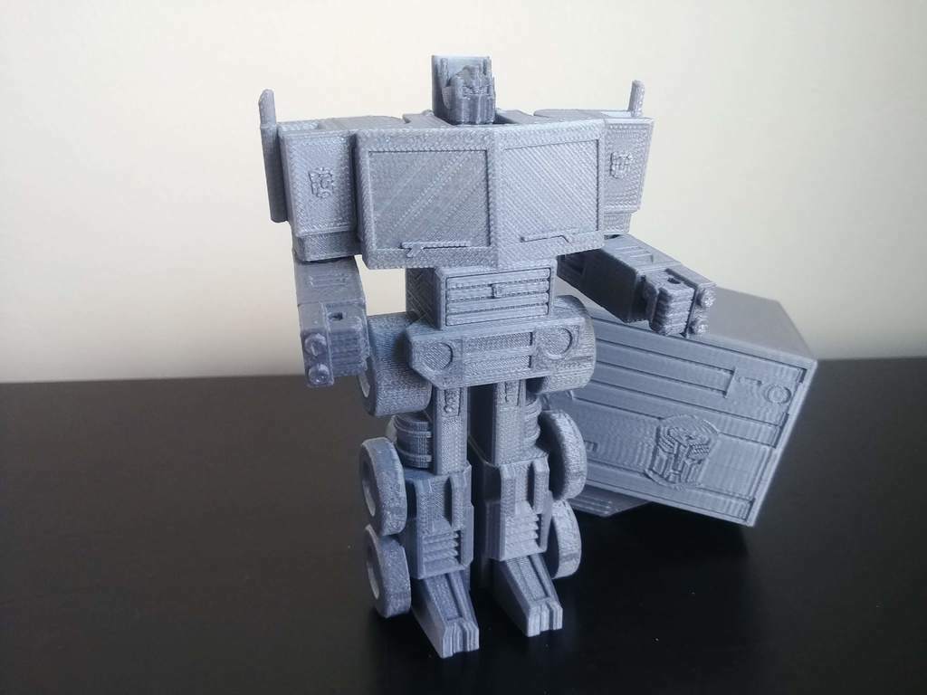 Archivo STL gratis Optimus Prime transformable (impresión única, sin