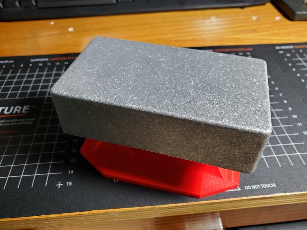 Free 3D file 125B style guitar effect pedal enclosure painting stand・Template to download and 3D