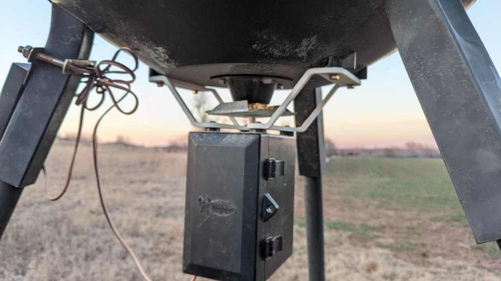 Free 3D file Replacement WildGame Deer Feeder Brackets・3D printer