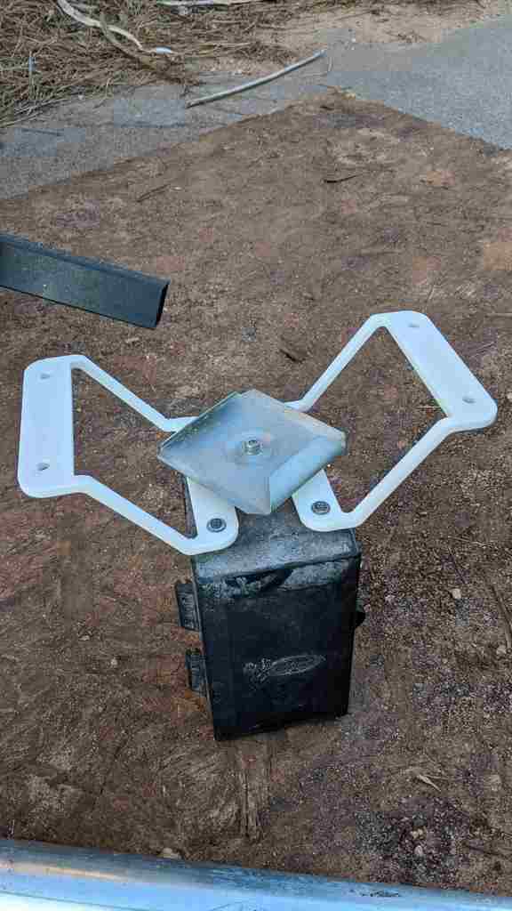 Free 3D file Replacement WildGame Deer Feeder Brackets・3D printer