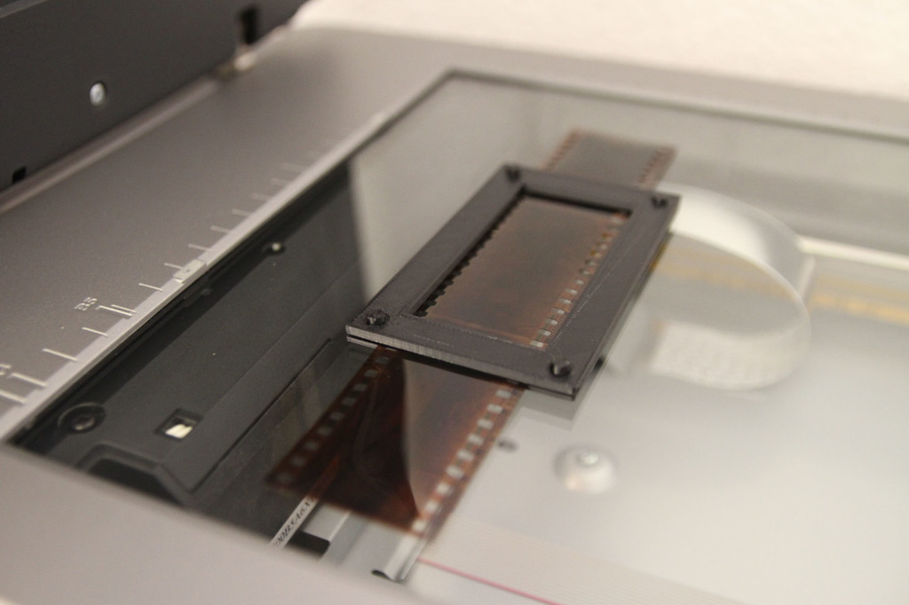 Free 3D file Scanner film holder for Sprocket Rocket camera・3D printer