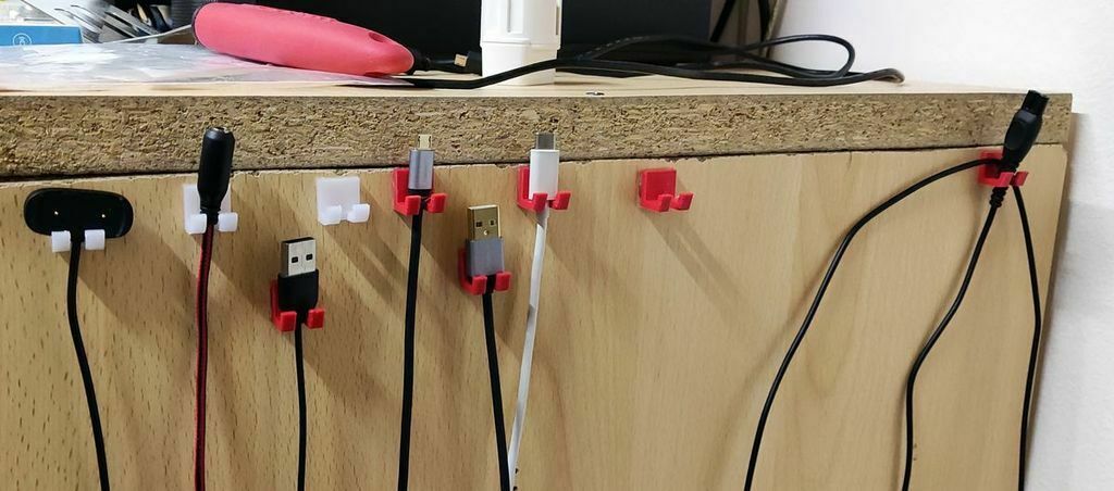 AGPTEK Supporto magnetico per cavi, clip di gestione dei cavi, clip per cavi autoadesivi, multiuso, per scrivania, cavo di alimentazione, cavo di ricarica USB, cavo audio, 4 clip, grigio