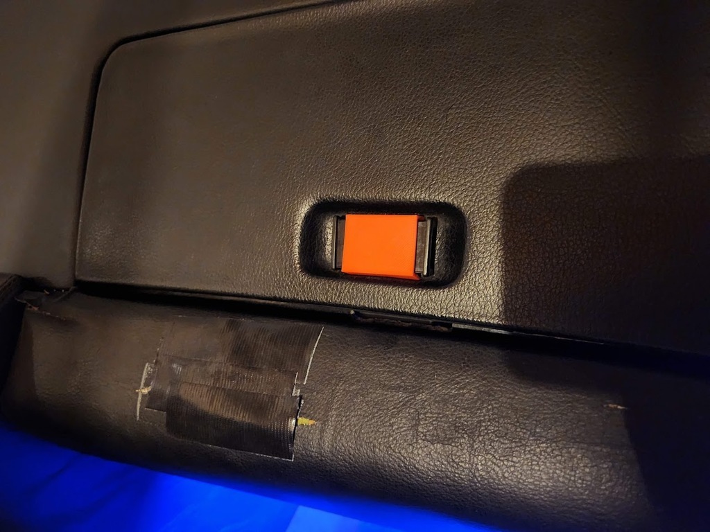 Free 3D file DeLorean Glove Box Latch Cover・Model to download and 3D