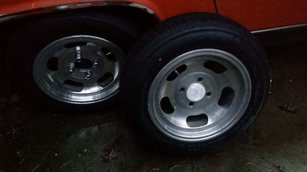 Free 3D file MG Midget Western Wheel Center Cap・3D print model to