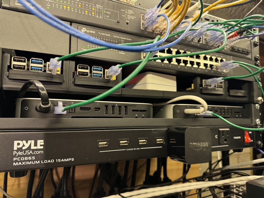 Free 3D file 1U Rack Shelf Segment to Compliment russross's RPI Rack 👽 ...