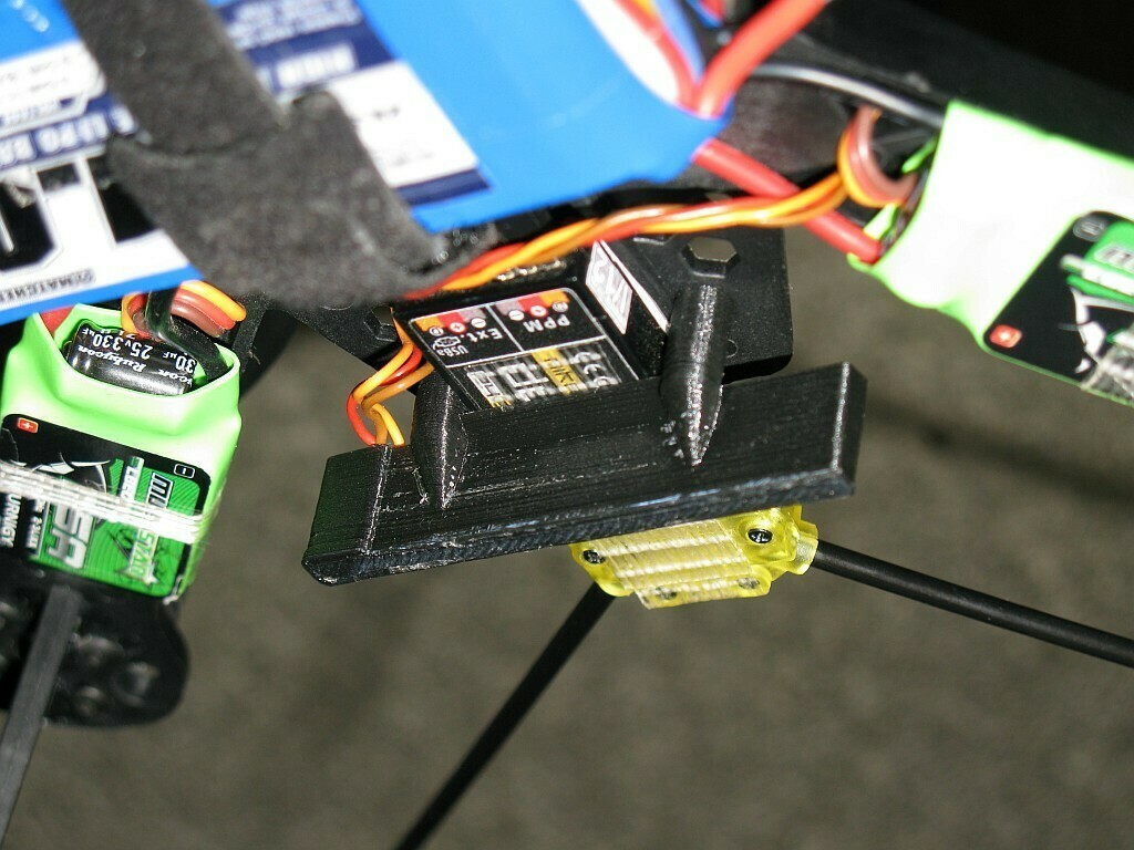 Free 3D file 8-LED Neopixel Stripe holder (OpenScad), 2 mount versions ...