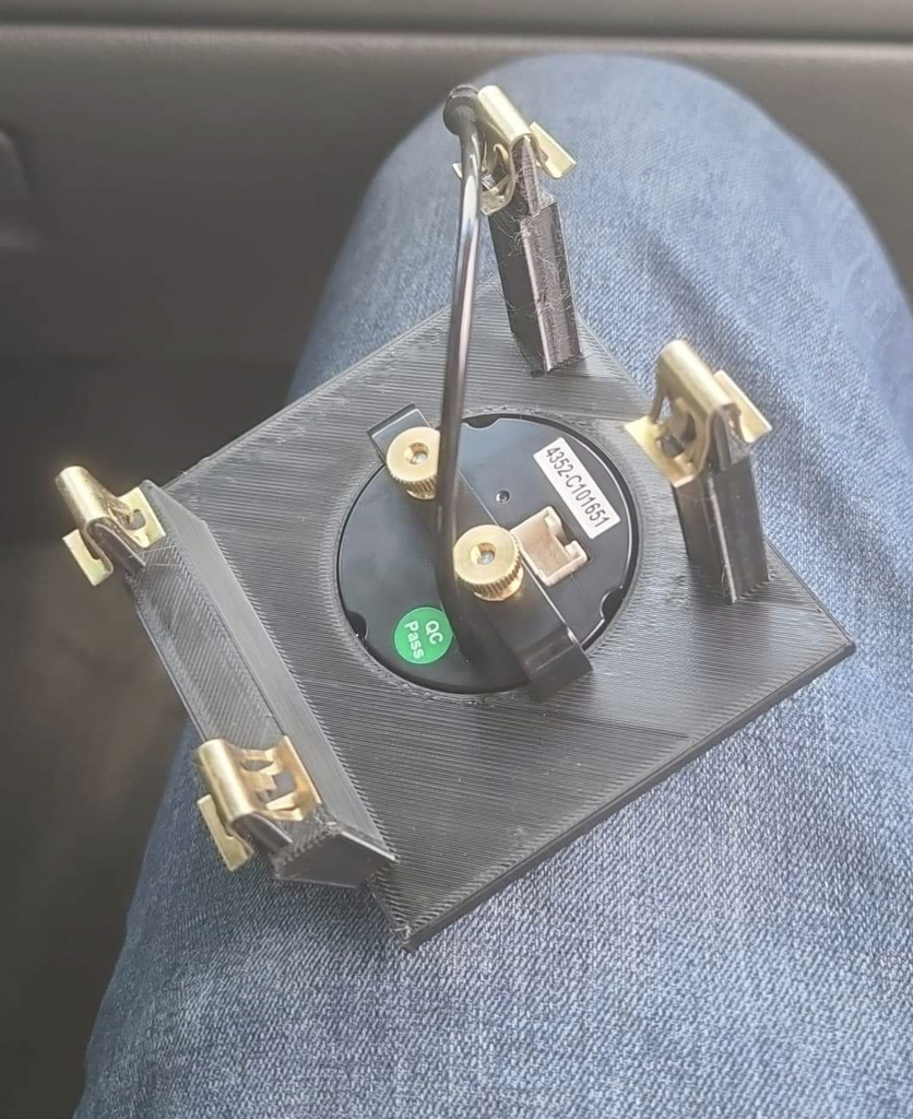 Free 3D file GMT800 Dash Gauge Holder 52mm・3D printing idea to