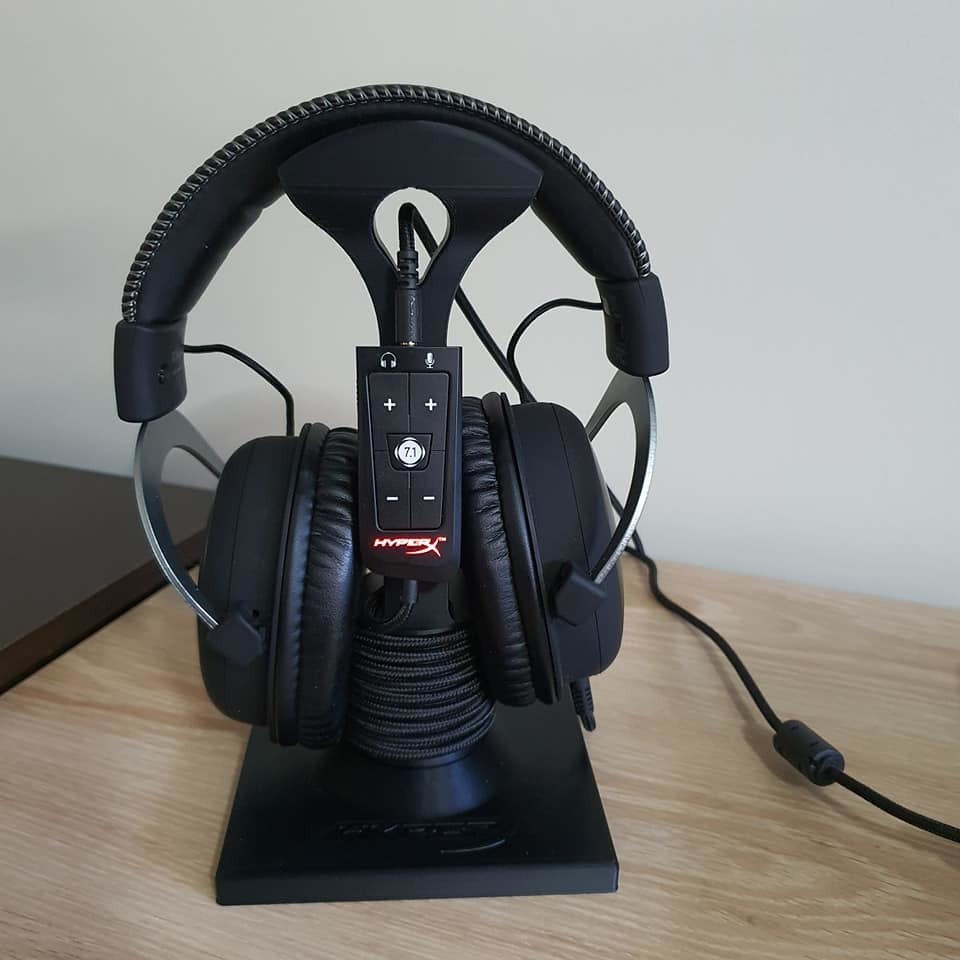 Free 3D file HyperX Cloud II Headset Stand ☁️・3D printing model to