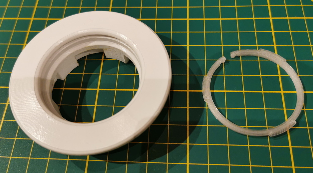 Free 3D file MR16 / GU5.3 LED spot lamp base holder・Design to download and 3D print・Cults